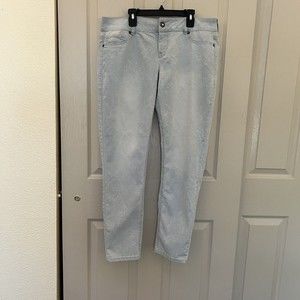 MAURICES Women's Size L JEGGINGS Blue/White Floral Back Pockets